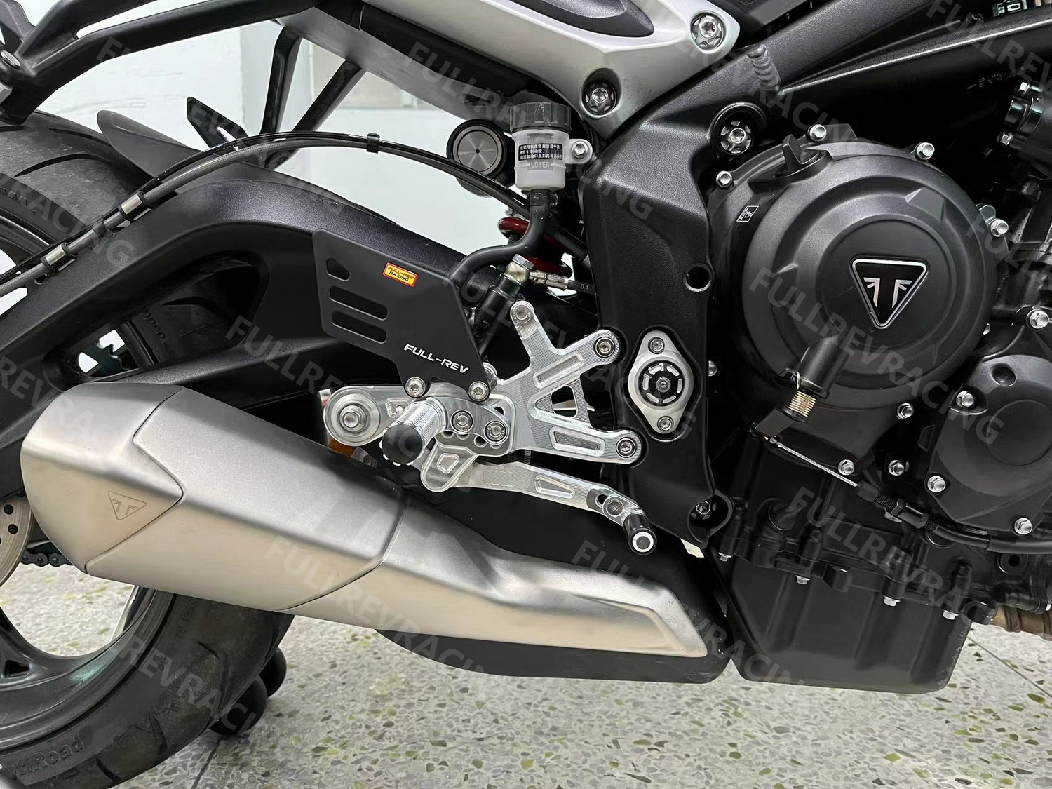 FULL-REV 改裝後移腳踏(Pro款) TRIUMPH車款