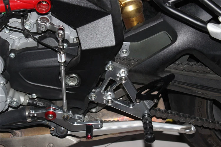 FULL-REV 改裝後移腳踏 MV AGUSTA車款