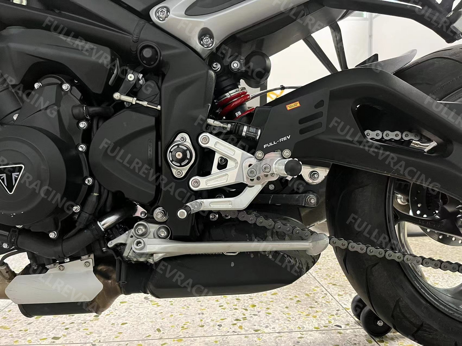 FULL-REV 改裝後移腳踏(Pro款) TRIUMPH車款